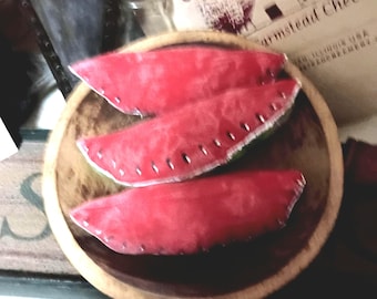 Juego de 3 adornos de sandía de arte popular primitivo para el verano.
