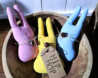 Primitive Spring Easter Bunny Ornies Dolls Set Of 3