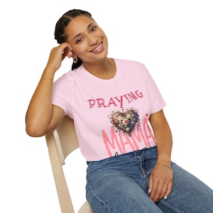 Praying Mama T-shirt - Floral Mama Shirt - Mother&#39;s Day Shirt - Mothers Day T-shirt - Gift for Moms - Gift for Wife -  Christian Mom Shirt
