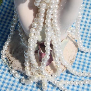 Cuentas de perlas, 5 mm sueltas en un hilo, 50", brillo blanco (62)