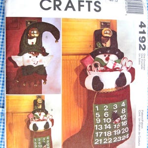ONBESNEDEN naaipatroon Hondenkleding McCalls Crafts, adventskalender, kerstsok en deurhanger, NOOIT GEBRUIKT