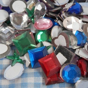 400 Stück, gemischte Farben, Mix-Formen, Acrylkleber Strasssteine, flache Rückseiten, Strasssteine zum Aufkleben, Sterne, Ovale, Quadrate, Herz, Kreise,