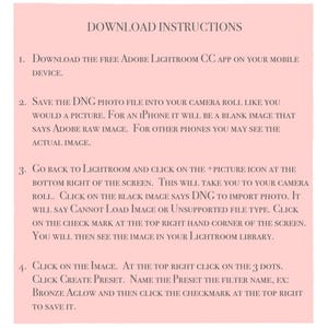 Pode incluir: Fundo rosa com texto preto detalhando as instru&ccedil;&otilde;es de download para Adobe Lightroom CC. As instru&ccedil;&otilde;es s&atilde;o numeradas e incluem etapas para salvar um arquivo de foto DNG, import&aacute;-lo e criar uma predefini&ccedil;&atilde;o.
