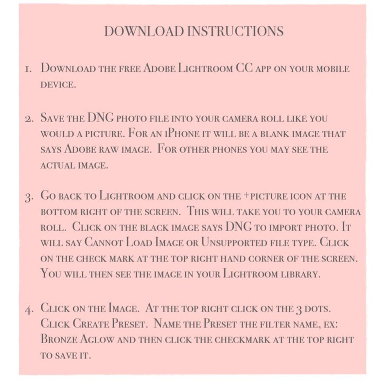 Pode incluir: Fundo rosa com texto preto detalhando as instru&ccedil;&otilde;es de download para Adobe Lightroom CC. As instru&ccedil;&otilde;es s&atilde;o numeradas e incluem etapas para salvar um arquivo de foto DNG, import&aacute;-lo e criar uma predefini&ccedil;&atilde;o.