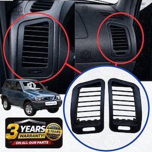 Può includere: Sostituzioni di bocchette dell'aria per auto nere. L'immagine mostra due nuove bocchette dell'aria, un'auto e due primi piani delle bocchette dell'aria installate in un'auto. Le bocchette dell'aria sono nere e hanno lamelle orizzontali. L'immagine include anche un distintivo di garanzia.