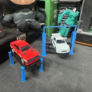 1/64 scale hot wheels 4 post car ramp