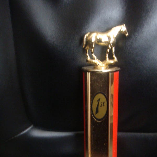 Trail Riders Horse Trophy, 1ère place, statue rouge cheval doré sur marbre 23 cm, vintage 1975