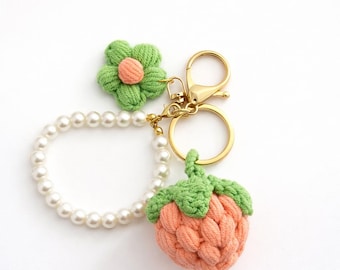 Porte-clés fraise au crochet avec lanière de perle et breloque fleur | Accessoire de sac Kawaii Amigurumi