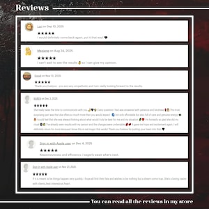 Puede incluir: Una p&aacute;gina web que muestra rese&ntilde;as de clientes con calificaciones por estrellas y comentarios. Las rese&ntilde;as est&aacute;n escritas en ingl&eacute;s. La p&aacute;gina tiene un fondo oscuro con texto blanco y una pancarta que dice "Rese&ntilde;as". El texto "Puedes leer todas las rese&ntilde;as en mi tienda" est&aacute; en la parte inferior.