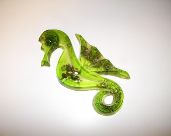 Vintage Avocado Green Lucite Retro 1950s Wall Plaque Seahorse Sea Horse 60s 70s Mermaid Bathroom Bath Decor Mother of Pearl Shell Plaques