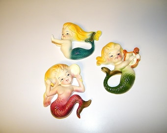 Vintage 1950s 1960s Old Ceramic Bradley Mermaid Wall Plaques Pocket Retro 50s Plaque Bathroom Bath Antique Pin Up Decor Mermaids Lefton Pink