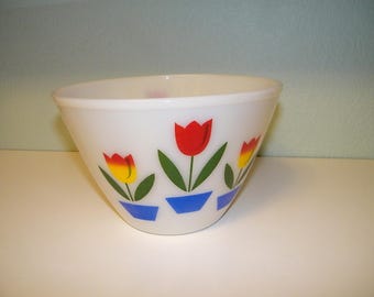 Vintage 50s 60s Fire King Tulip Bowl 9.5 1950s 1960s Mid Century Kitchen Decor Decoration Retro Kitchenware Fire-King Pyrex Glasbake Bowls