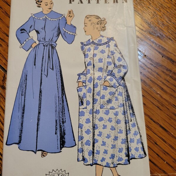 Vintage New York Pattern 1035 Size 19 Bust 37 Hips 40 / Housecoat in 2 Lengths / FF Not Used