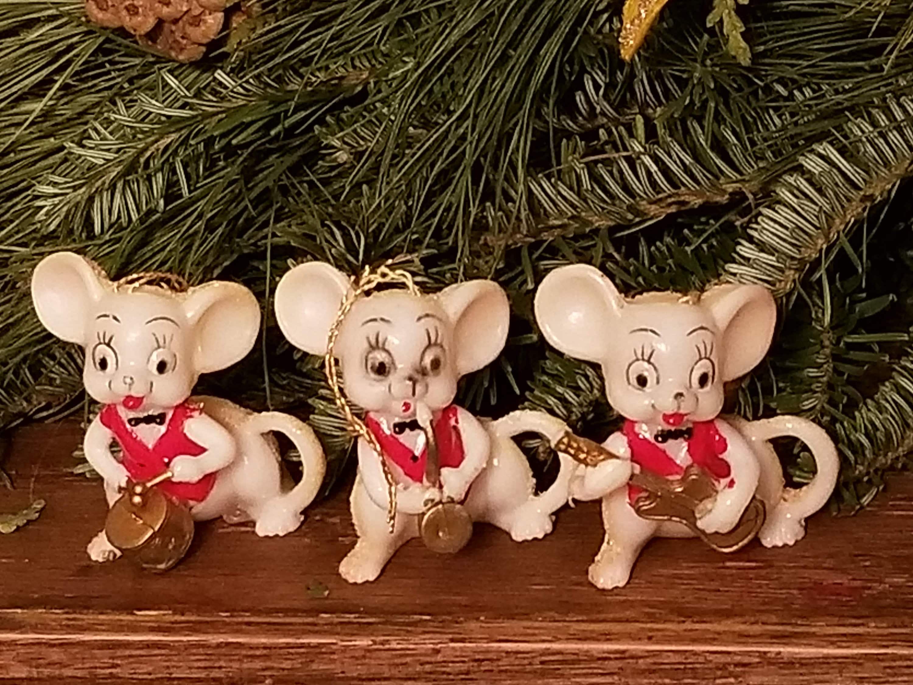 Fly the Coop Crafts: Thrift Store Score - teeny tiny ornaments