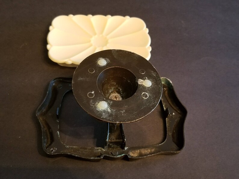 Vintage Amerock Carriage House Pedestal Soap Dish Bronze Retro Bath Decor 1970/'s