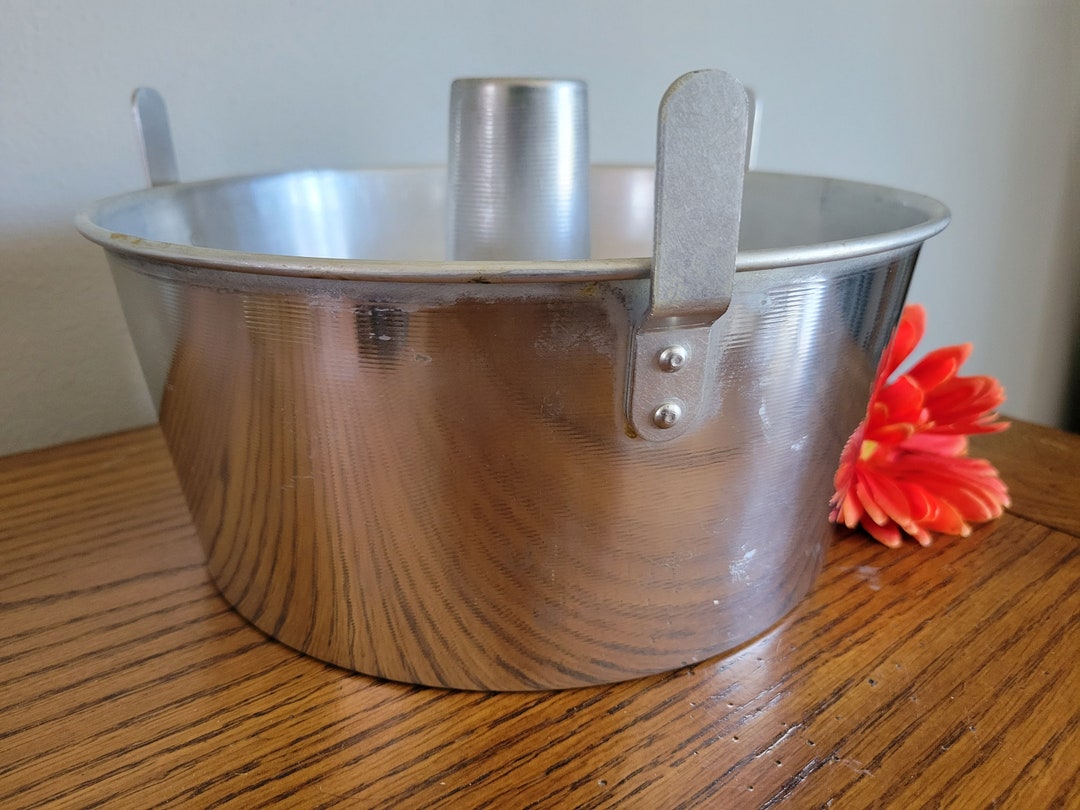 Vintage Comet 2 Piece Aluminum Angel Food Cake Pan With 3 Cooling Feet