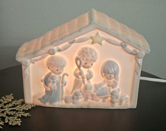 Vintage Boxed Precious Moments Holiday Night Light: Manger 1992