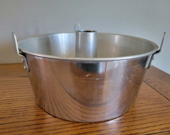 Vintage 2 Piece Aluminum Angel Food Cake Pan with 3 Cooling Feet 10" x 4 1/4" / Vintage 1950's Bakeware