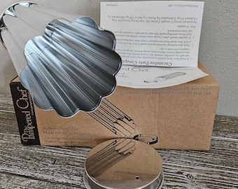 The Pampered Chef Scalloped Bread Tube NIB with Instructions & 2 Recipes #1565 / 2002