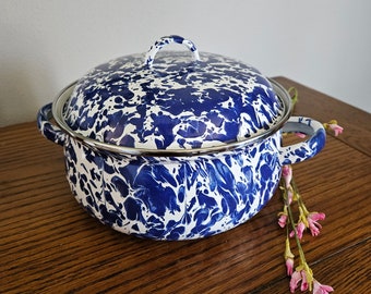 The Golden Rabbit Dutch Oven 4 Qt / Cobalt Blue Swirl Enamelware Splatterware