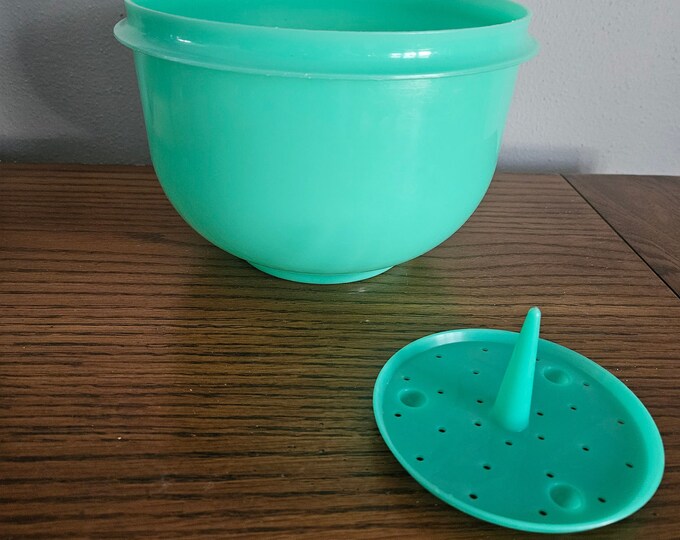 Vintage Tupperware Lettuce Keeper Crisp It Jadeite Green With Etsy