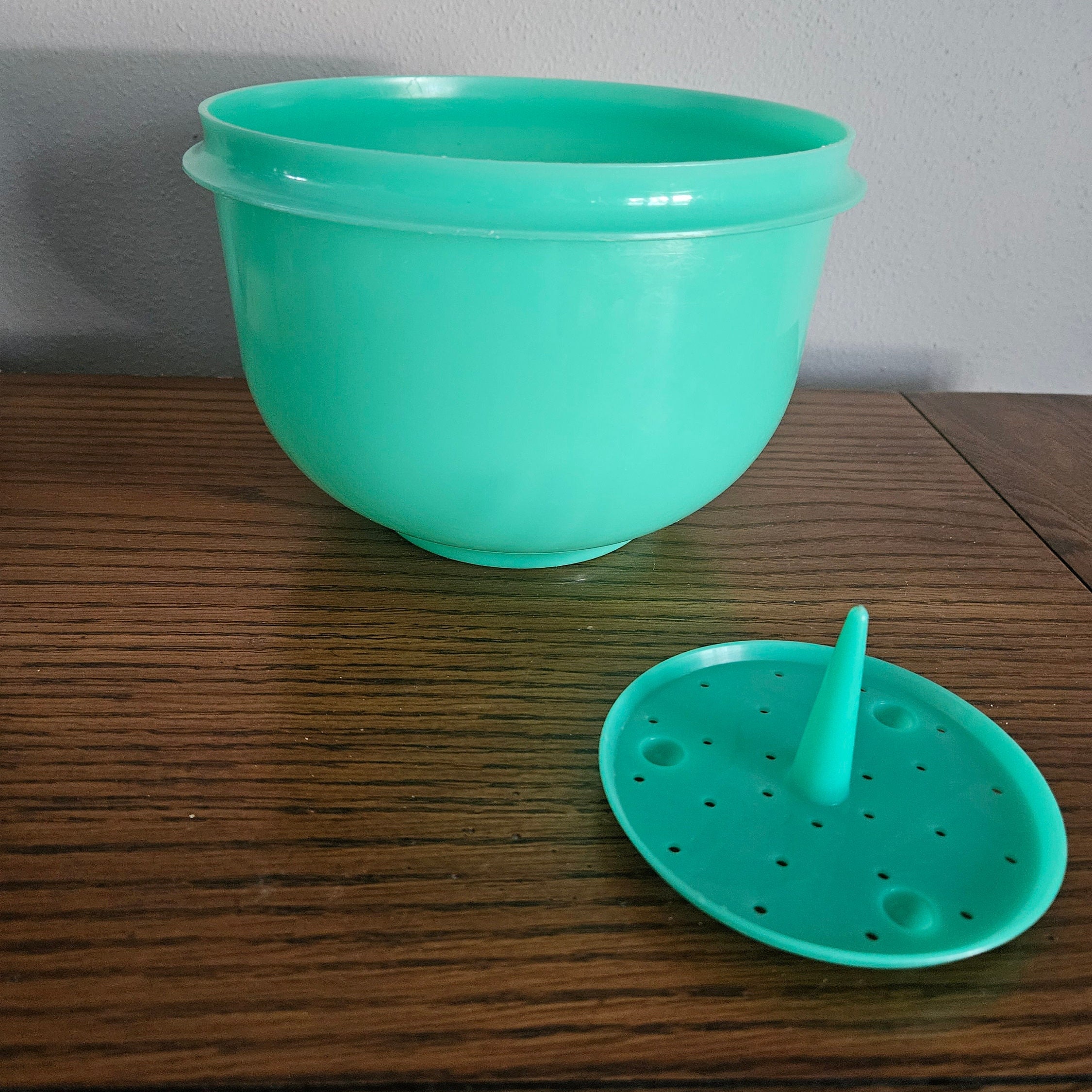 Replacement Parts Tupperware Crisp It Lettuce Keeper Bowl ONLY / Vintage  Used Parts Sold Separately 