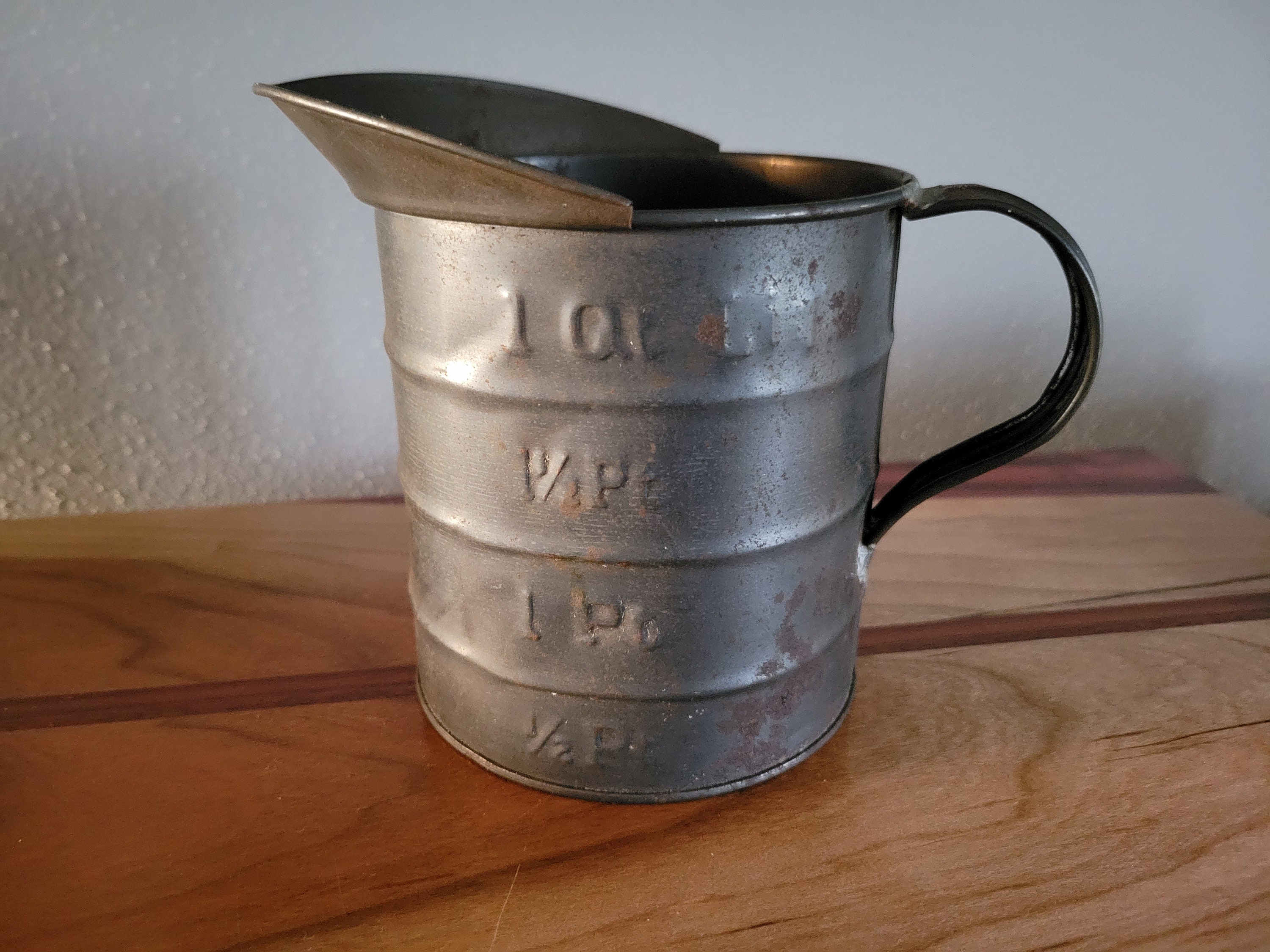 Vintage Embossed Metal 1 quart Measuring Cup For Household Use