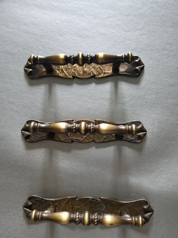 1 VINTAGE AMEROCK BRASS CARRIAGE HOUSE DRAWER PULL HANDLE WITH BACK PLATE 