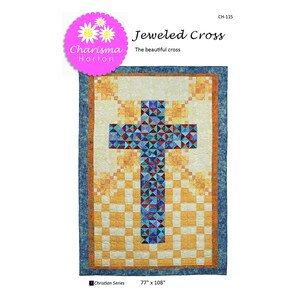 Pode incluir: Um padrão de colcha com uma grande cruz azul e roxa sobre um fundo amarelo e laranja. O padrão é chamado de "Jeweled Cross" e faz parte da "Christian Series". A colcha mede 77 polegadas por 108 polegadas.