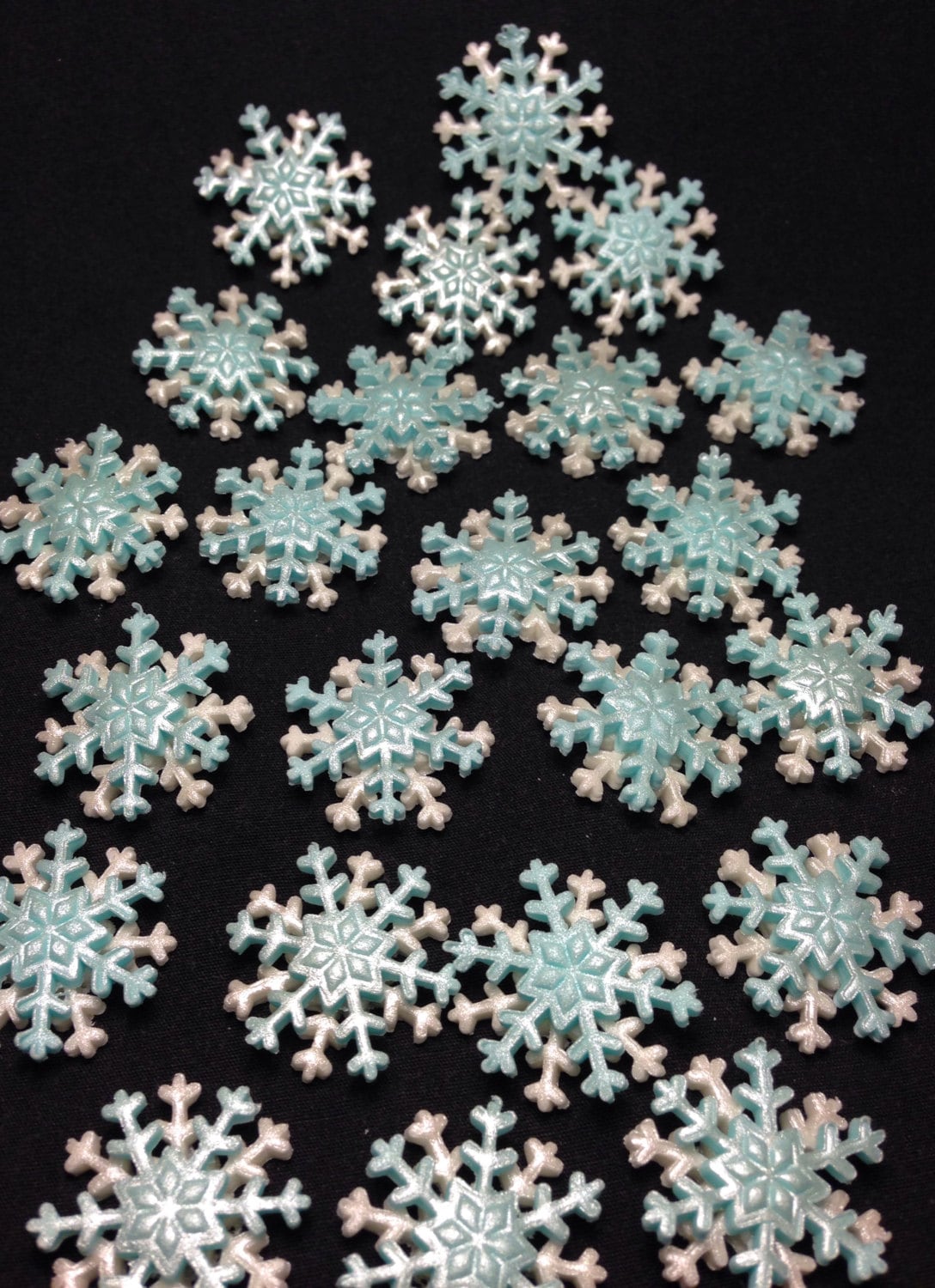 Edible snowflakes for cake decorating 50pcs Edible Snowflakes Cake