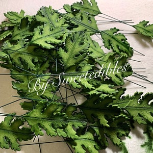 Gumpaste leaves on wires cake decorations