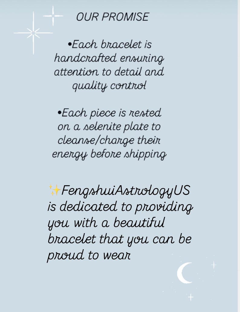 Pode incluir: Um gr&aacute;fico azul claro com o texto "NOSSA PROMESSA" e marcadores sobre pulseiras feitas &agrave; m&atilde;o, controle de qualidade e limpeza em placas de selenita. O texto tamb&eacute;m menciona "FengshuiAstrologyUS".