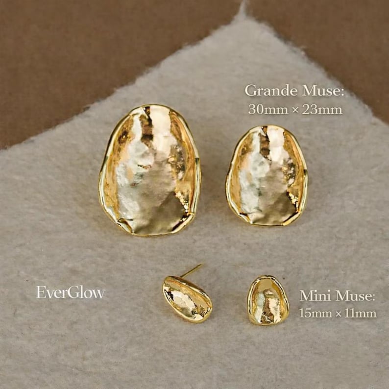 Puces d'oreilles ovales bio | Design artistique texturé plaqué or 18 carats (2 tailles) image 5