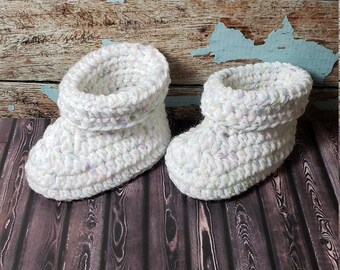 White Crochet Baby Booties, Newborn Crib Shoes, Gender Neutral Crib Shoe, New Baby Gift, Simple Crib Shoes, Gender Neutral Photo Prop