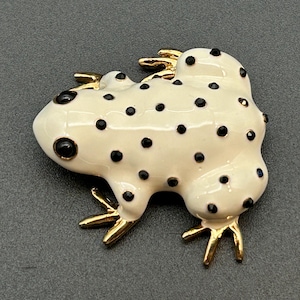 Vintage Metropolitan Museum of Art Ciner Designed Frog Brooch
