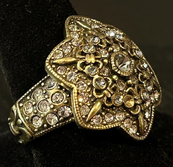 Heidi Daus Crystal Pave Star Ring: Vintage-inspired Lavaliere