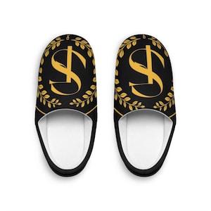 Luxurious Women&#39;s Slippers: Soft Flannel Fleece, Non-Slip Sole