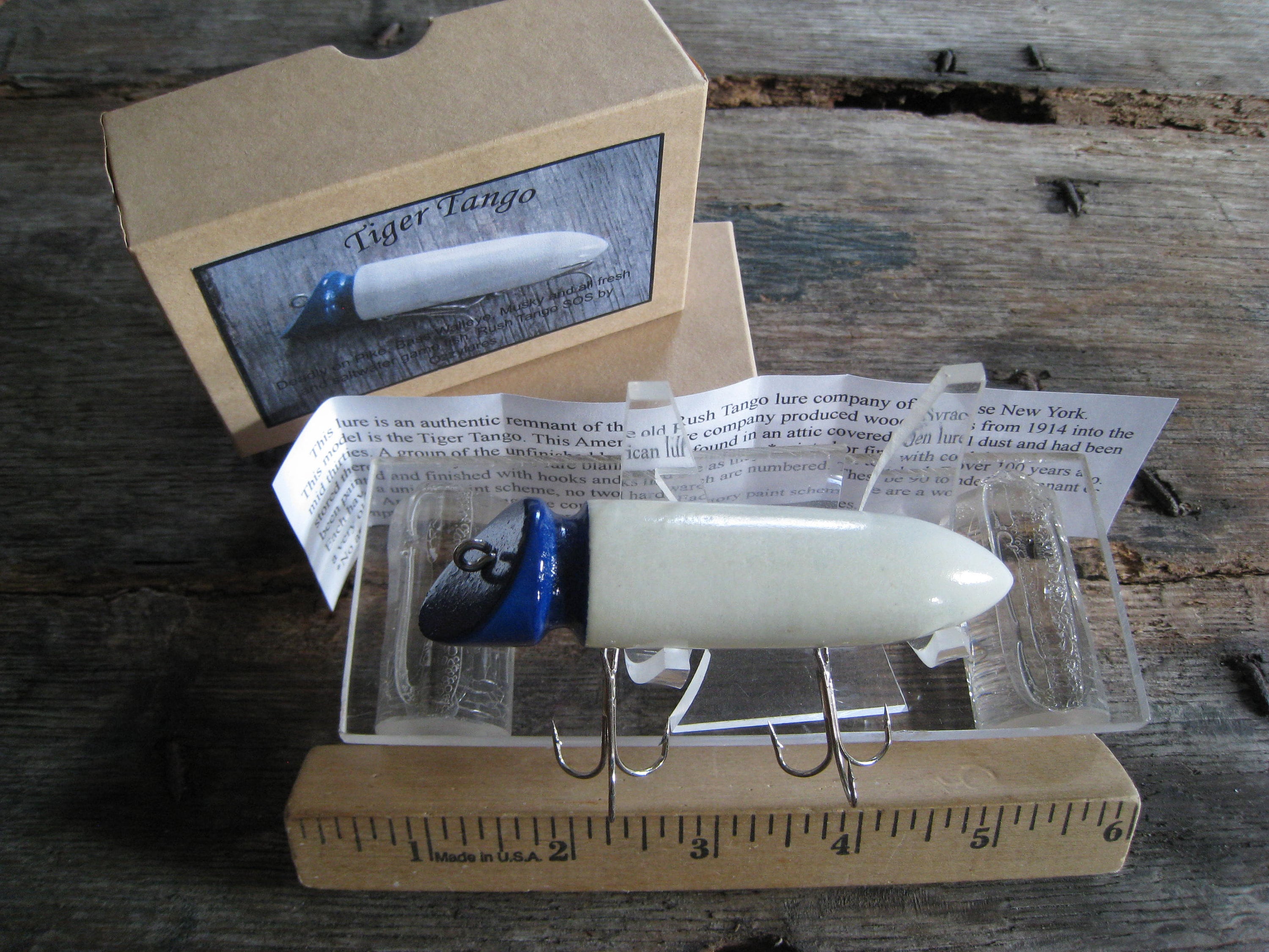 Leurre De Pêche Vintage Paw Paw - Modèle HIPP Ou Rush Tango Tigre - Collecteur