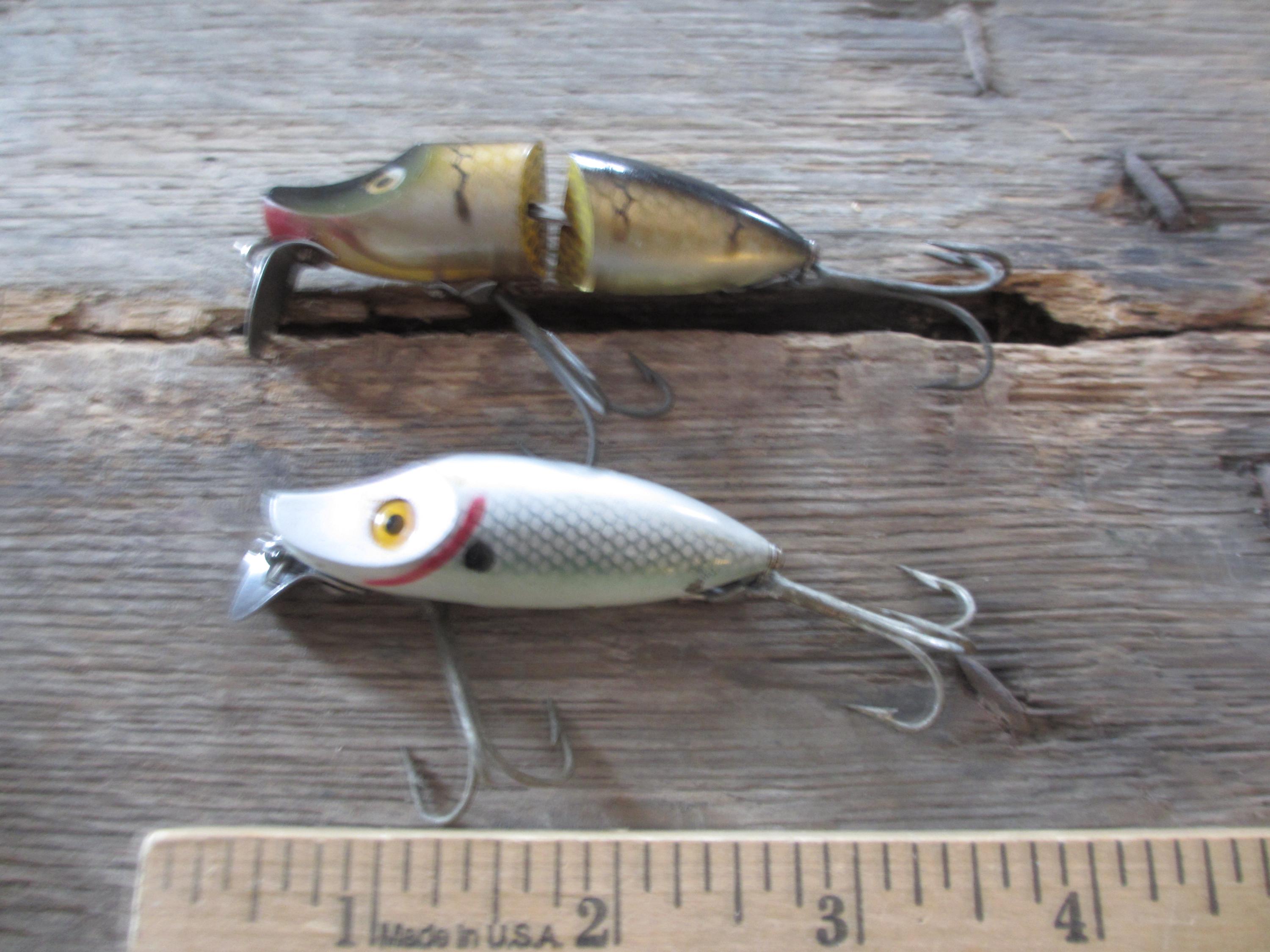 VINTAGE EARLY HEDDON DOWAGIAC RIVER RUNT LURE. WOOD/GLASS