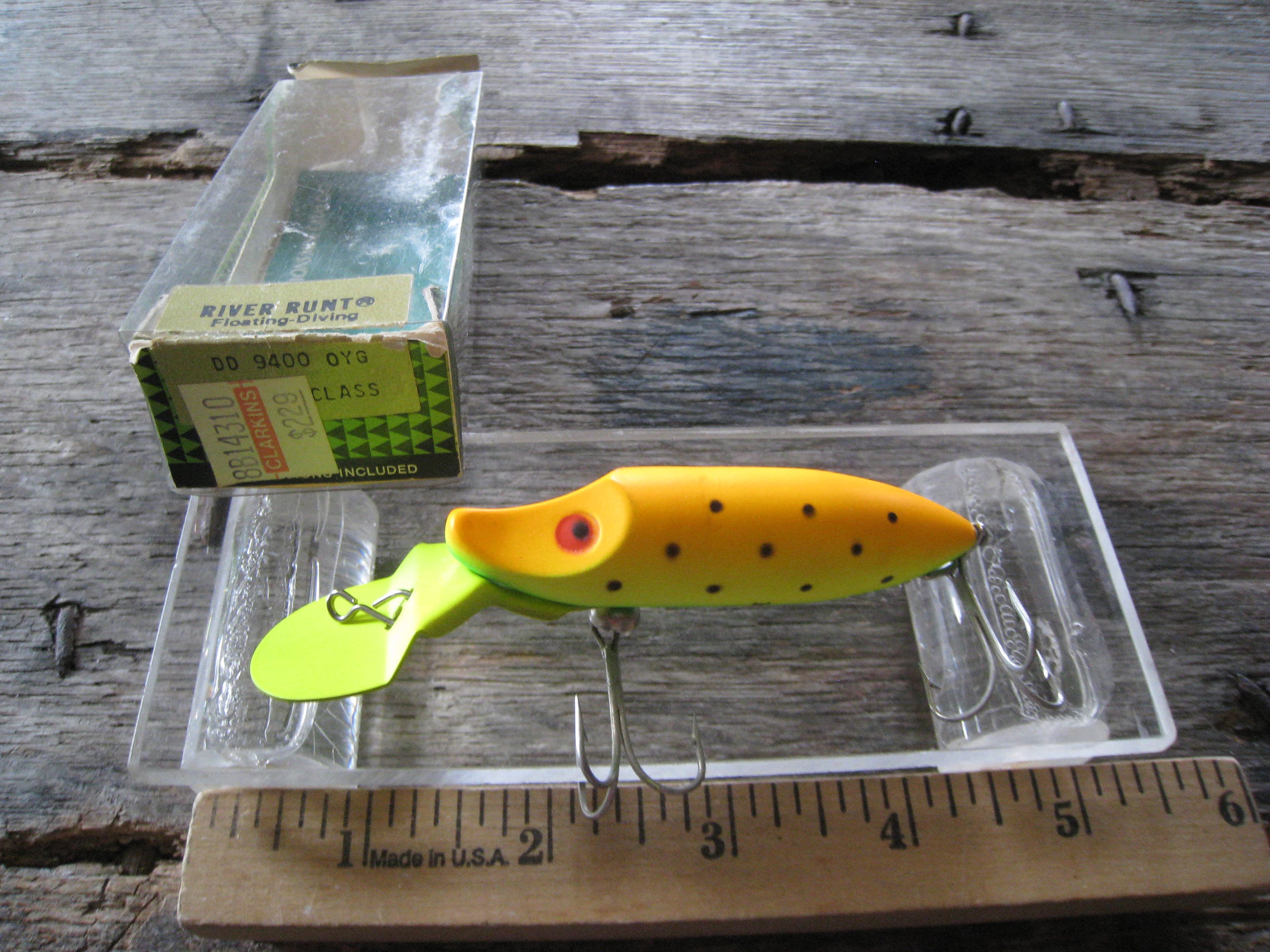 Vintage fishing worm lures 