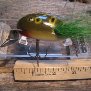 Vintage Fishing Lure Creek Chub Dingbat / Wooden Glass Eye/ Frog Scale 