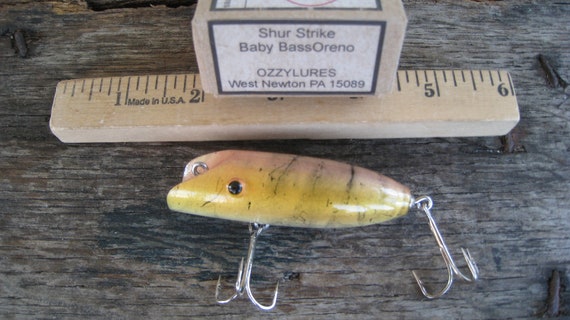 Vintage Fishing Lure/ Wooden Creek Chub Lure/ Ozzy Shur Strike BASS  ORENO035. 