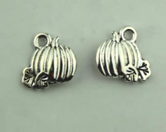 50pcs plata calabaza encanto con hoja - colgante de calabaza de doble cara - encantos de Halloween - joyería de otoño al por mayor lote a granel