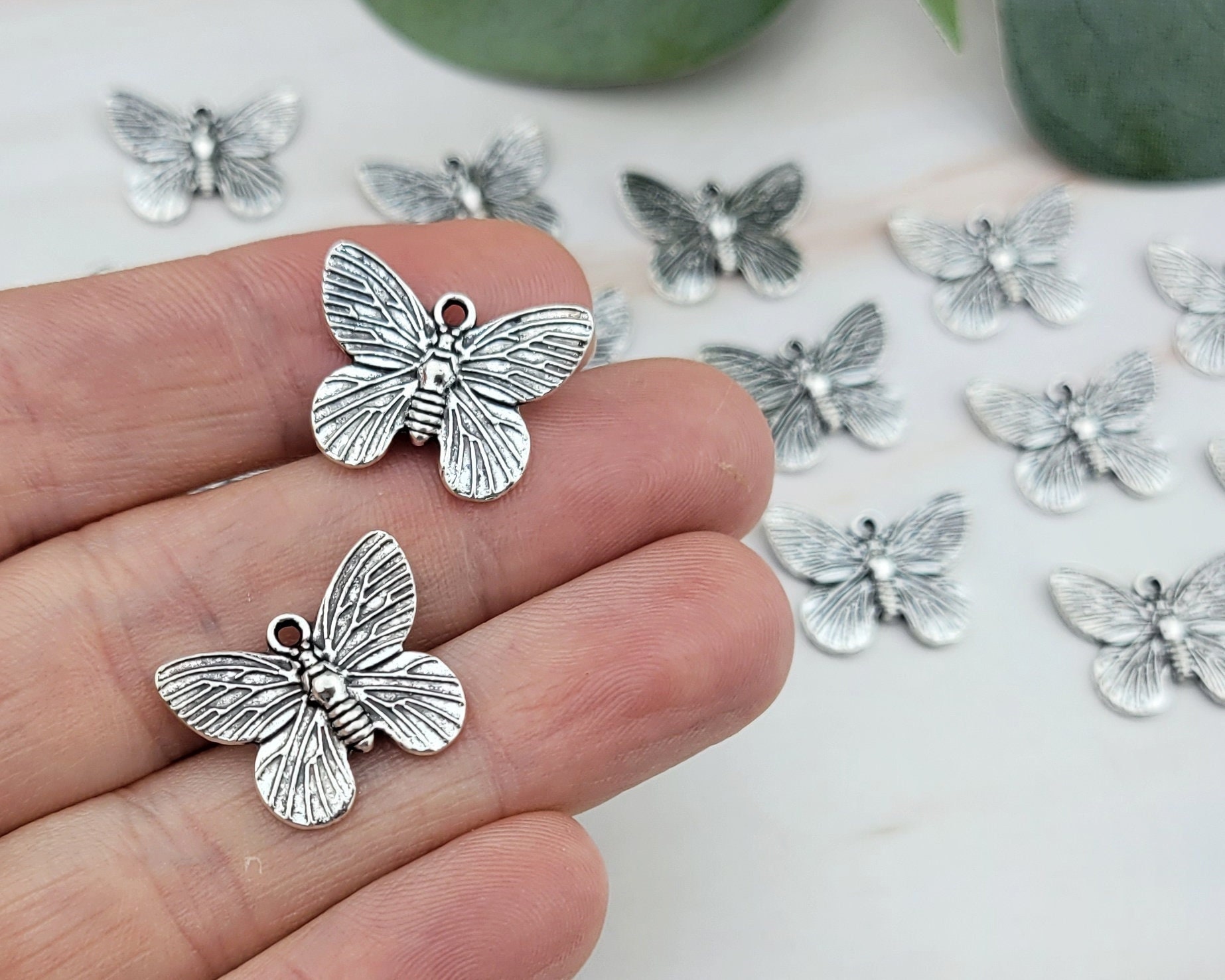 Ciondoli Farfalla Smaltati - Set 36 Pezzi Colorati Per Bracciali, Collane Fai Da Te - Foto 4