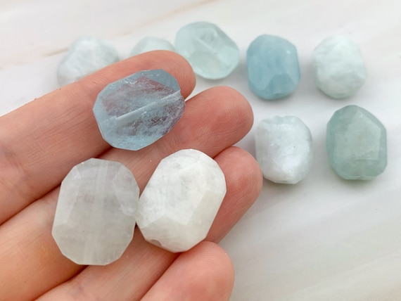 Raw aquamarine best sale beads