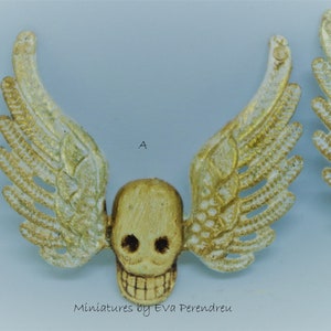 Miniature winged skull, Halloween, diorama, dollhouse, doll A