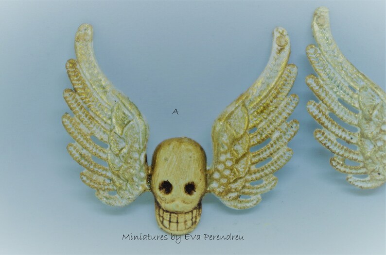 Miniature winged skull, Halloween, diorama, dollhouse, doll A