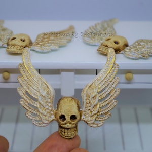 Miniature winged skull, Halloween, diorama, dollhouse, doll image 1