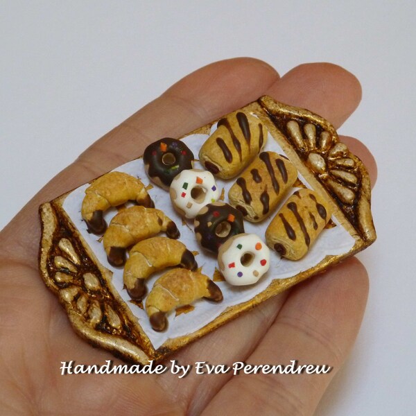 Pastry miniature in golden tray dollhouse, mini food, miniature, 1/12 scale, 1 inch