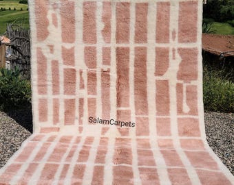 Alfombra Beni Ourain de lana hecha a mano: Alfombra marroquí abstracta en tonos crema y rubor